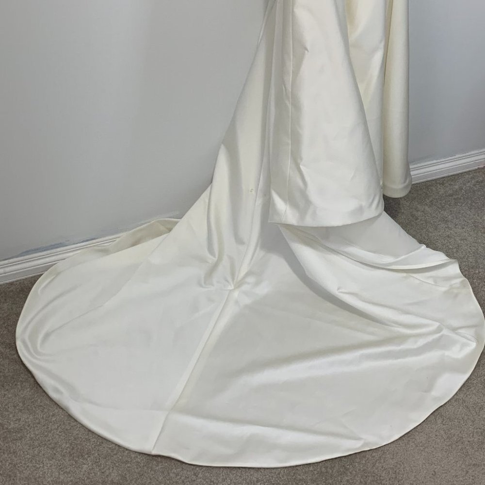 BEAUTIFUL Lace Up Off Shoulder Wedding Dress | Corset Back | A-Line Tulle Gown - Picture 9 of 15